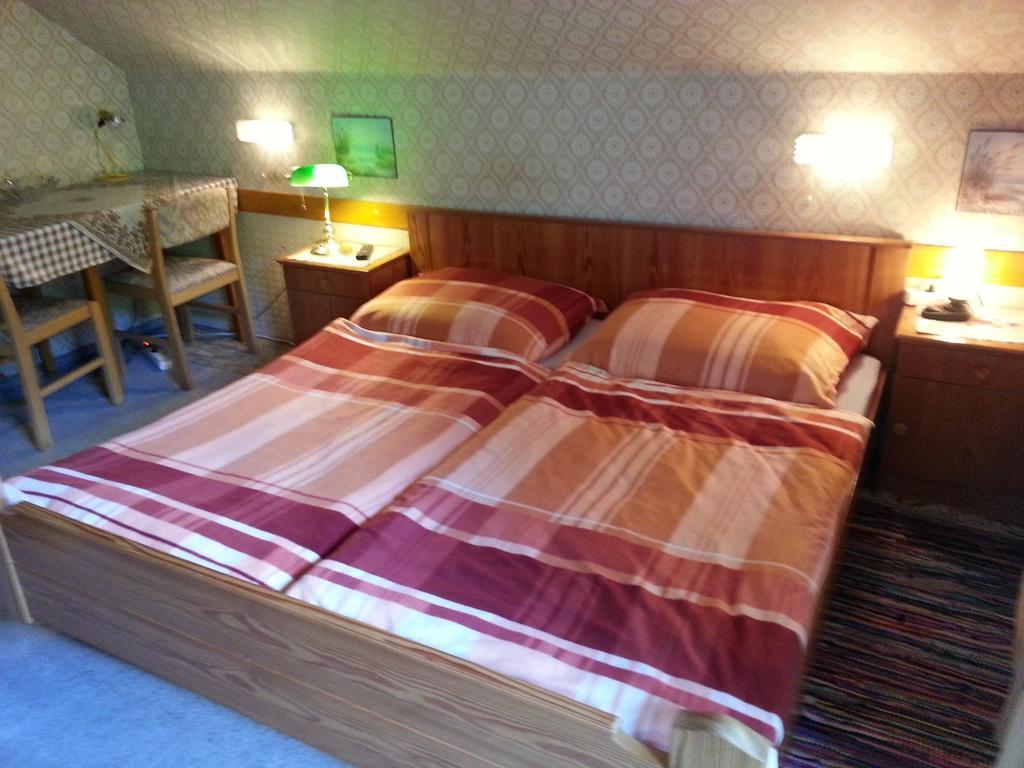 Bed and Breakfast Haus Ellmaustein Fuschl am See Zimmer foto